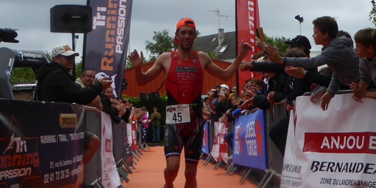 Le champion de France de Duathlon, Théo PEAN, s’impose au premier Triathlon de Montreuil-Juigné