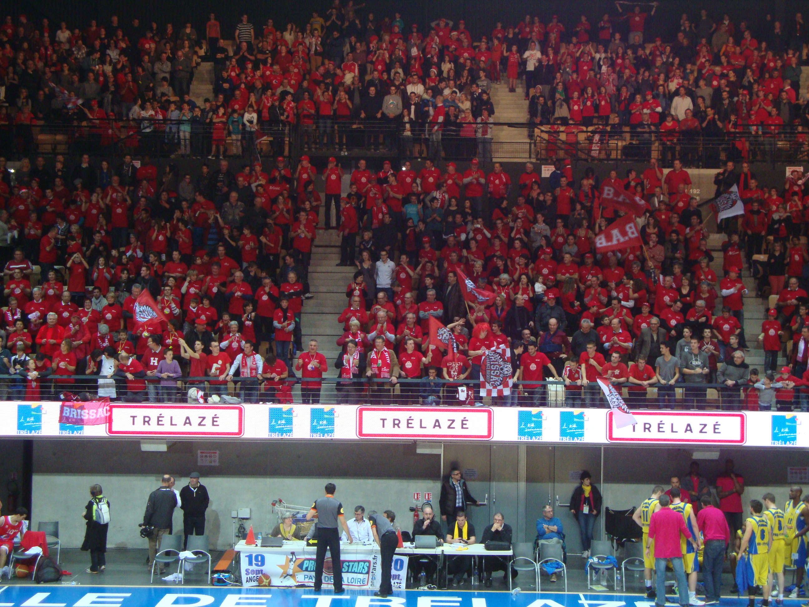 Les supporters Brissacois étaient venus en nombre pour supporter leur équipe, lors du premier derby.