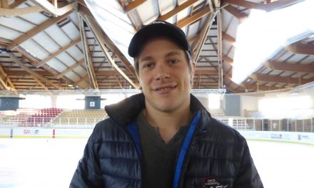 Maxime LACROIX : J’aimerais que l’on donne plus de visibilité au Hockey sur glace en France.