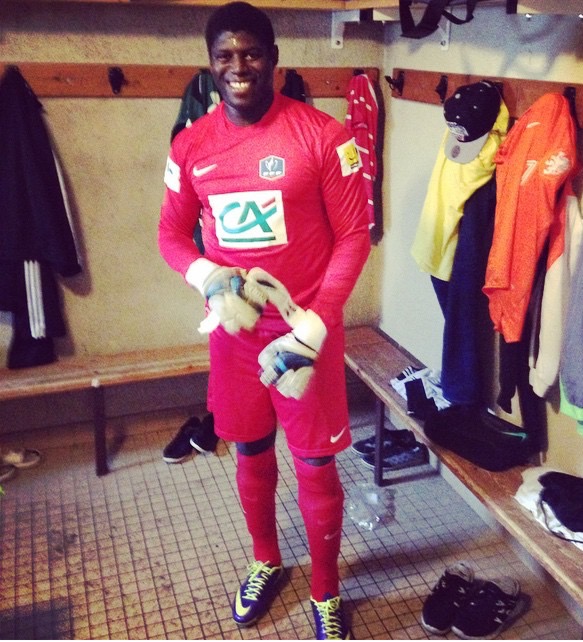 Claude GOMIS a revêtu la tenue de gardien de but, le temps d'un match.