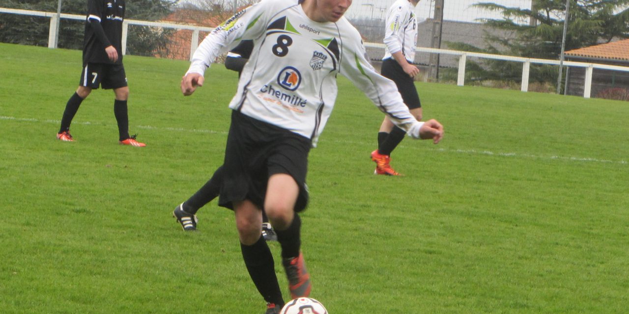 D1 (11e journée) : Un AJJFC renversant s’impose en fin de rencontre face à la SP Mazières (2-1).