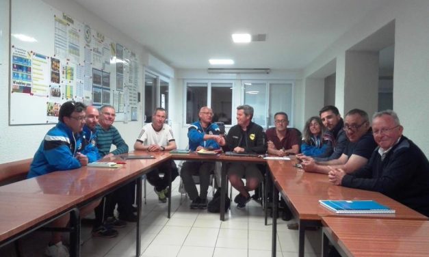 L’AS Louroux-Béconnais et l’AS La Cornuaille au sujet de la fusion des deux clubs la saison prochaine.