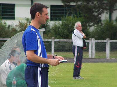 Emmanuel NEVEU, un entraîneur attentif à la progression de ses joueurs.