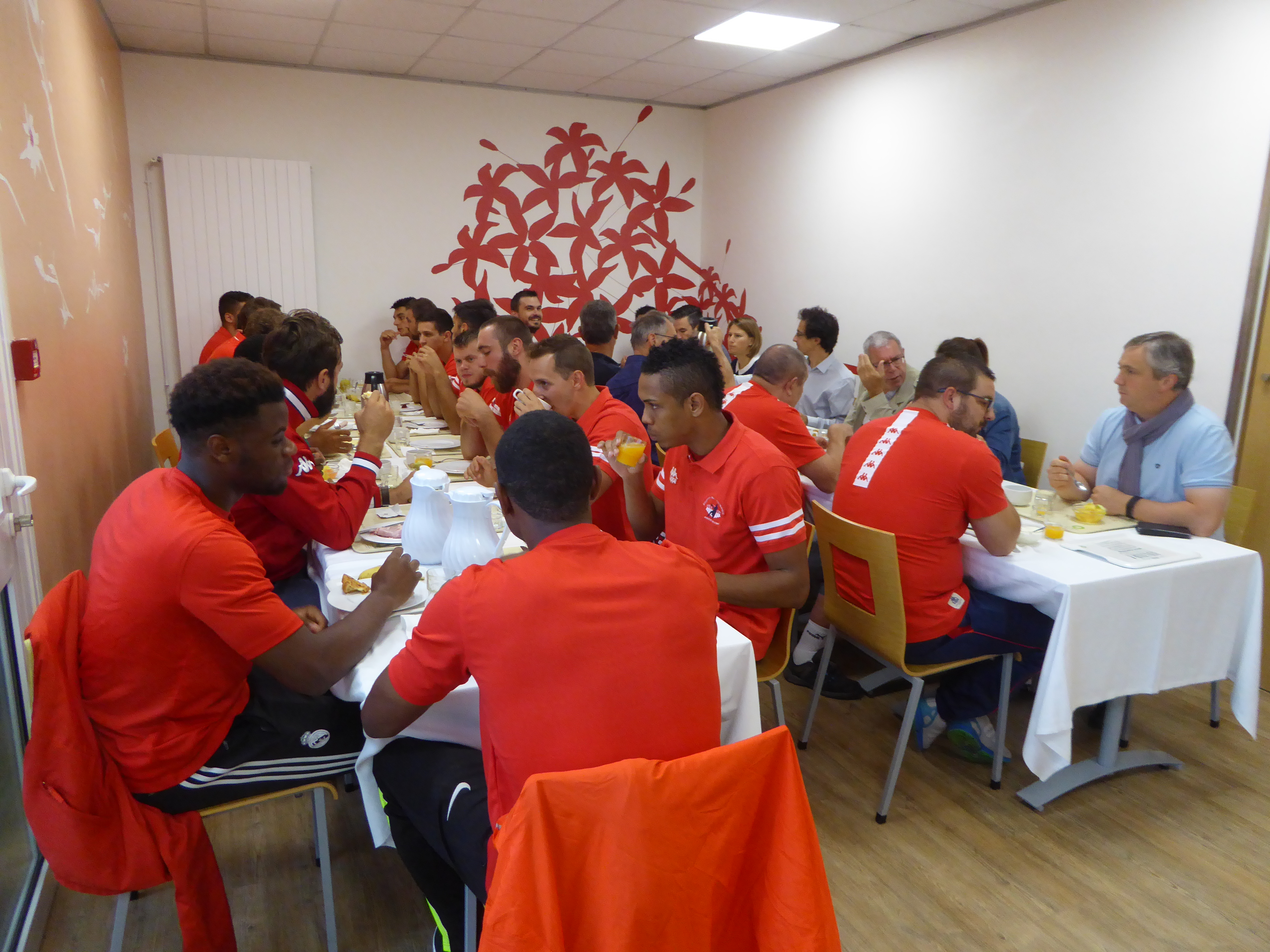 Un petit déjeuner avant la reprise des entraînements.