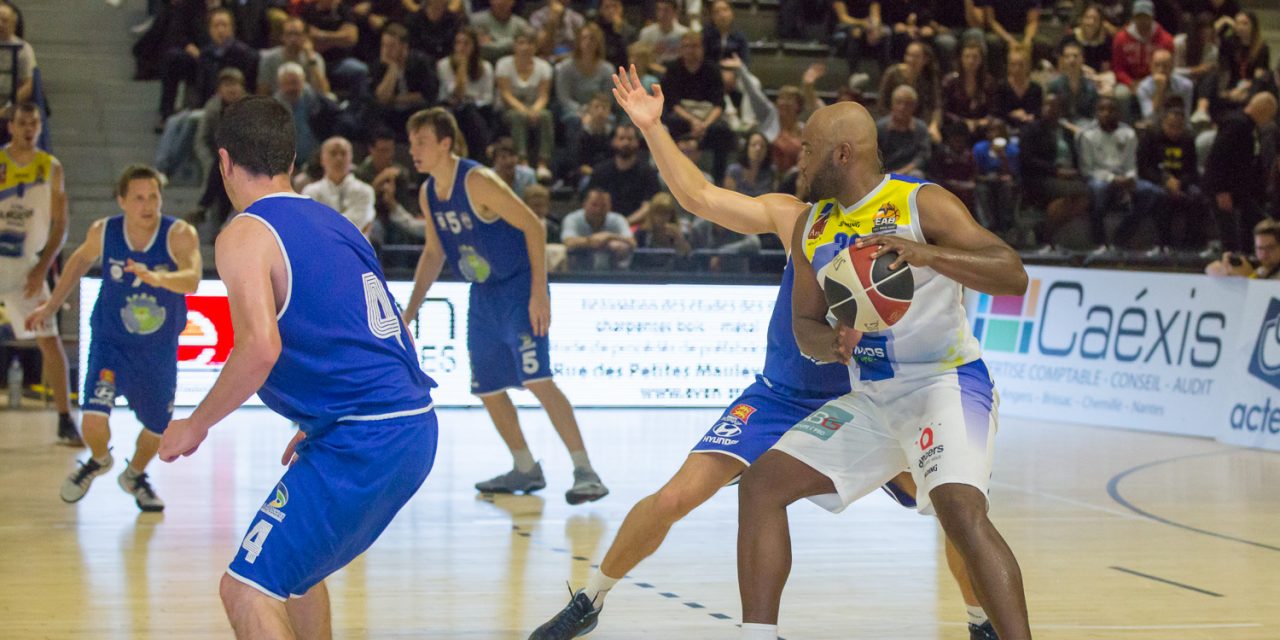 NM2 (4e journée) : L’Étoile Angers Basket réussit sa première sortie à domicile face à Cherbourg (88-69).