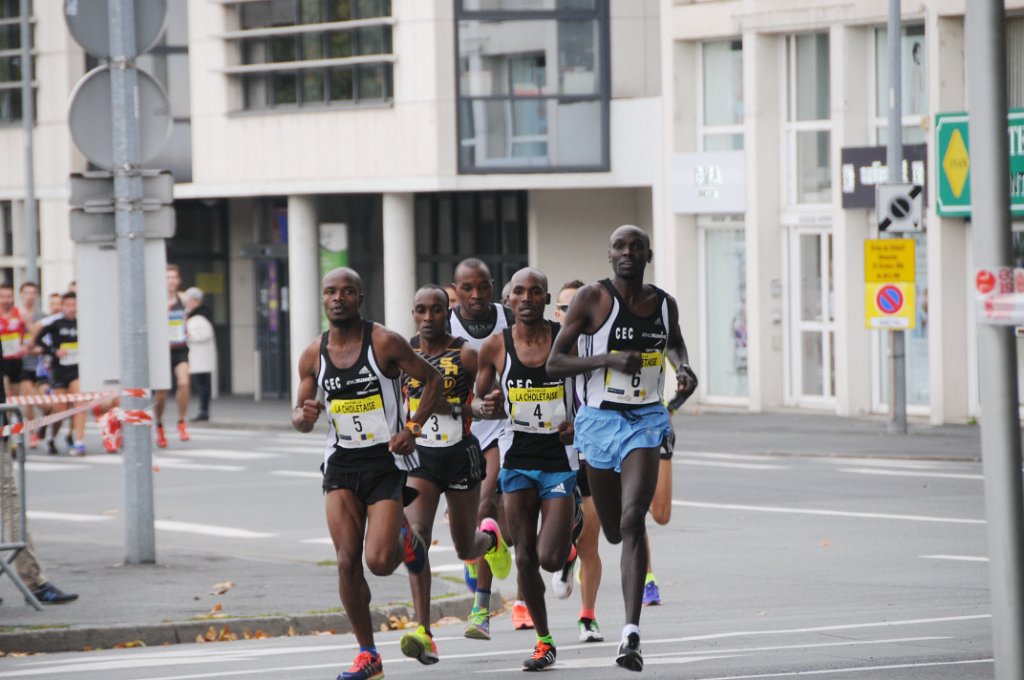 Déjà vainqueur de l'édition 2013, le Burundais Niyonkuru a remporté l'édition précédente des 10 km de Cholet en 29'43". 