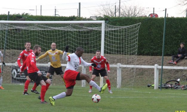 PH – Gr. F : Vainqueur de St André-des-Eaux 3 buts à 2, EA La Tessoualle retrouve la pole position.