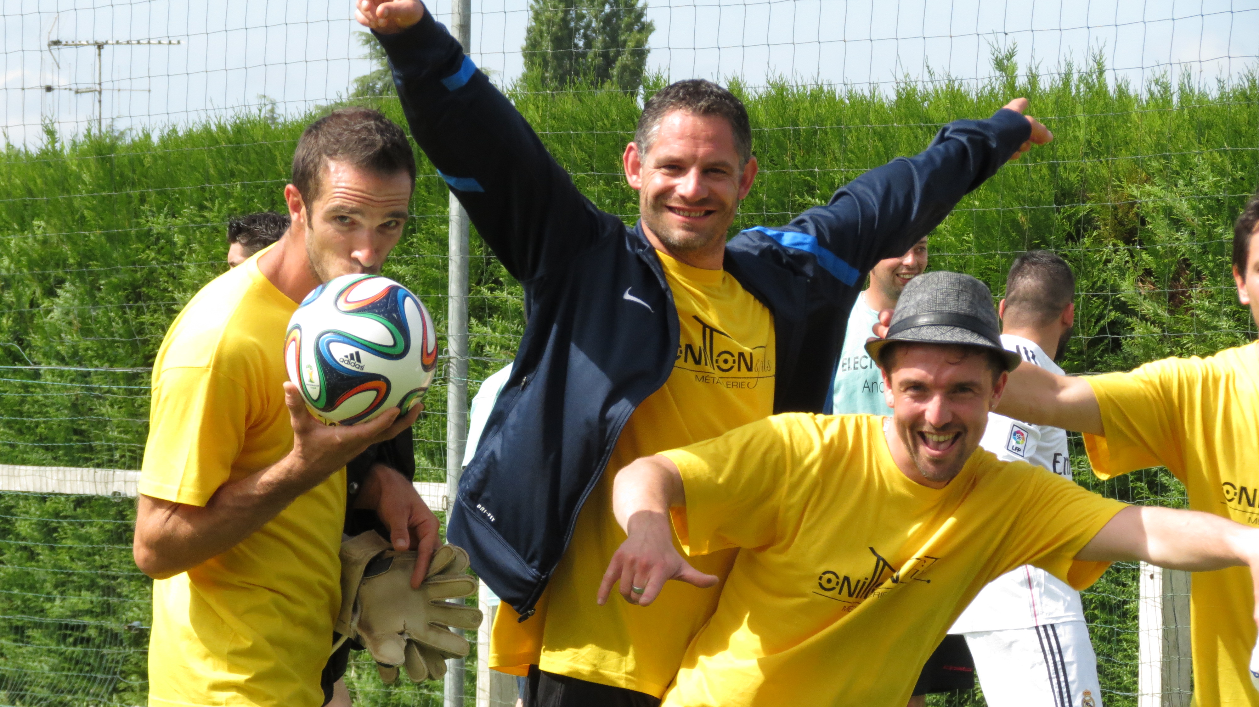 La "déconne" avec les copains du Foot. (Photo - Lisa Paquereau).