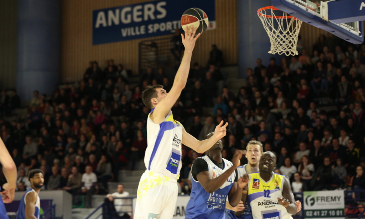 NM2 (16e journée) : L’étoile Angers Basket s’impose dans la douleur face à Calais (75-62).