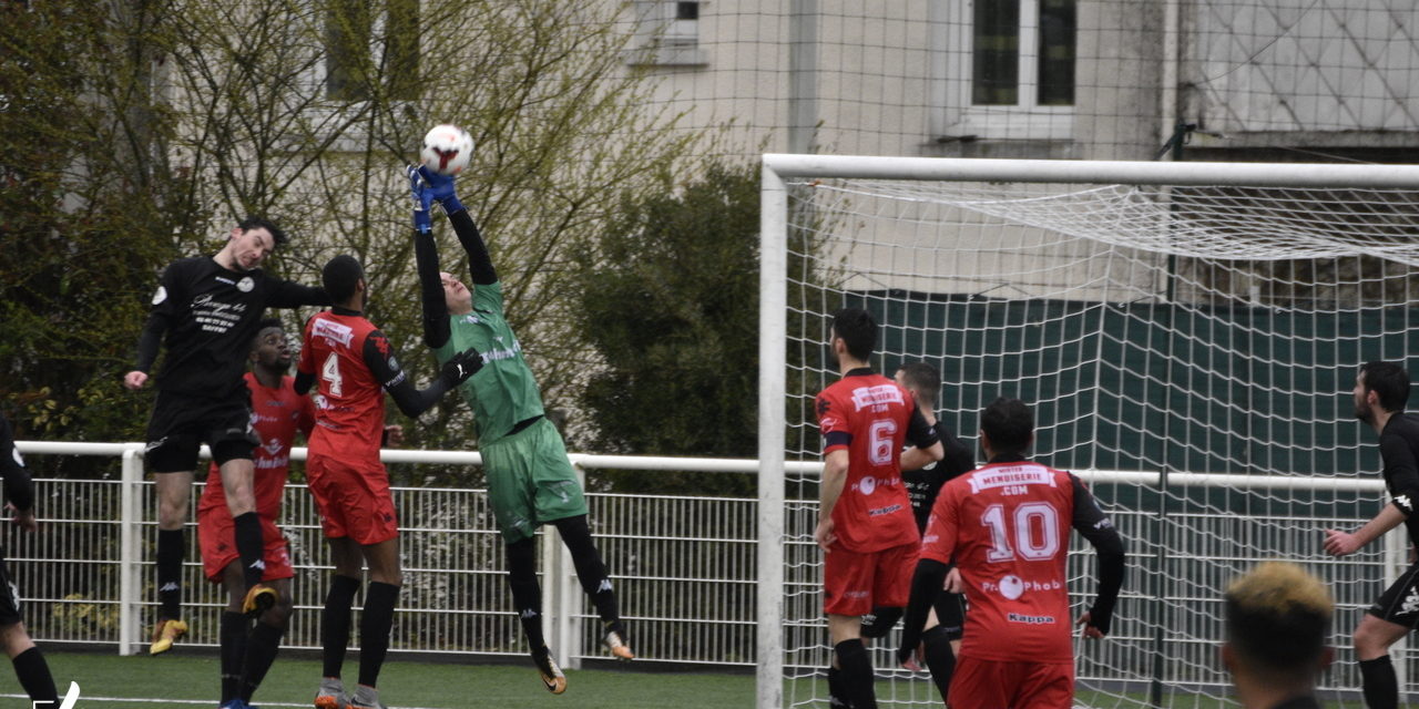 DH (18e journée) : Nouveau succès pour le SO Cholet (b) qui s’impose 3 buts à 1, face à la réserve des Voltigeurs.