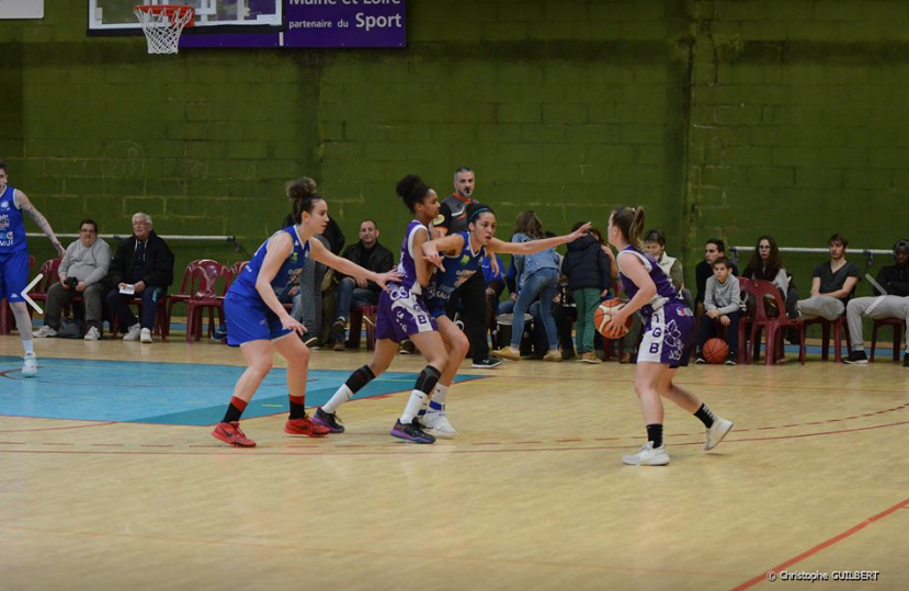 NF2 (22e journée) : Un derby pour la Ligue contre le cancer, entre Saumur Loire Basket 49 et le leader thouarsais.
