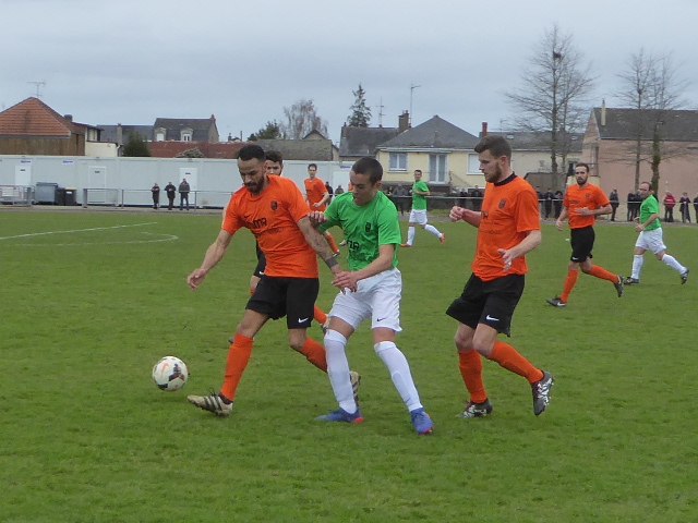 Coupe des Pays de la Loire (8e de finale) : Angers NDC se qualifie au bout du suspense face aux Sables-d’Olonne (3-2, ap.).
