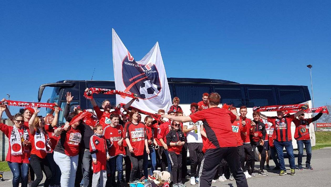 e7d07346fe7375e47e67dd791636efd4-coupe-de-france-le-bus-des-supporters-des-herbiers-en-retard