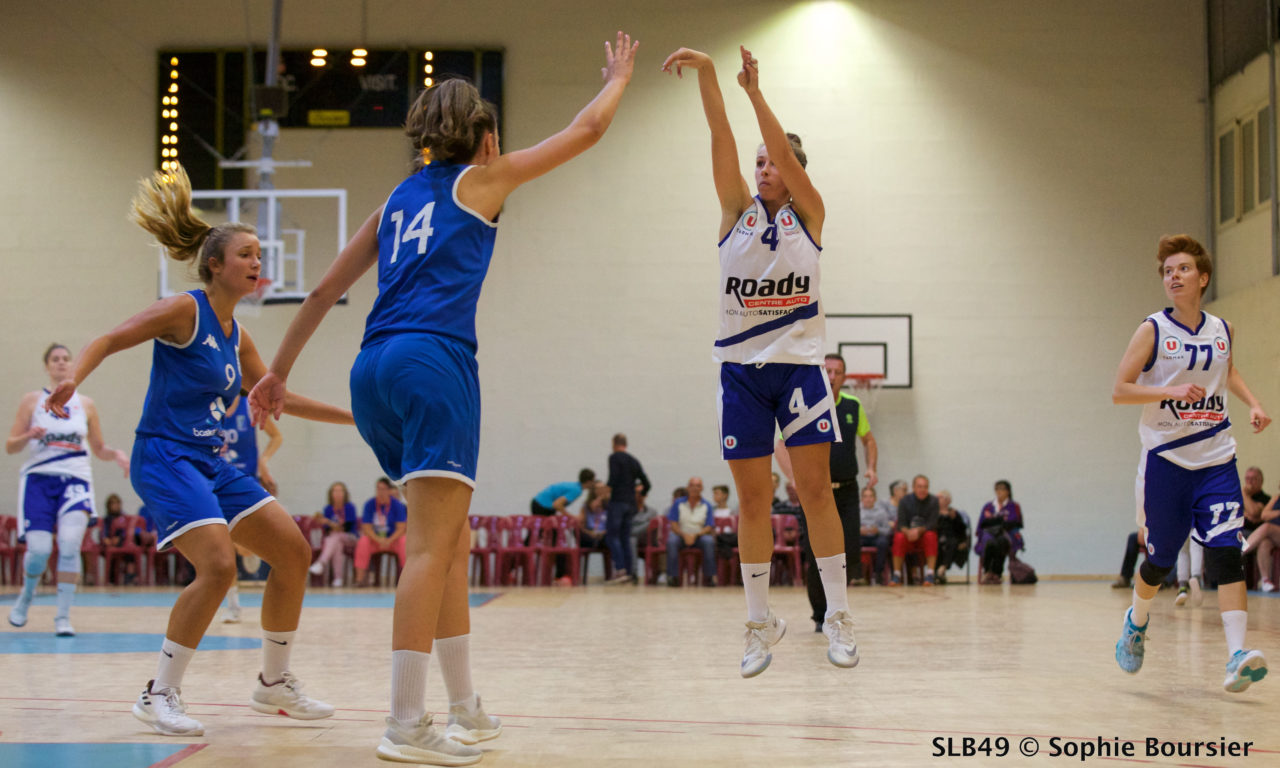 Les joueuses du Saumur Loire Basket 49 s’inclinent face à l’équipe espoir de Basket Landes pour leur premier match à domicile.
