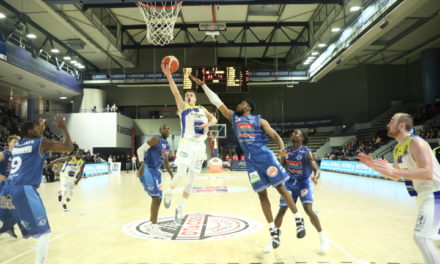 NM1 (8e journée) : L’Étoile Angers Basket poursuit sa bonne dynamique face à Tours (83-72).