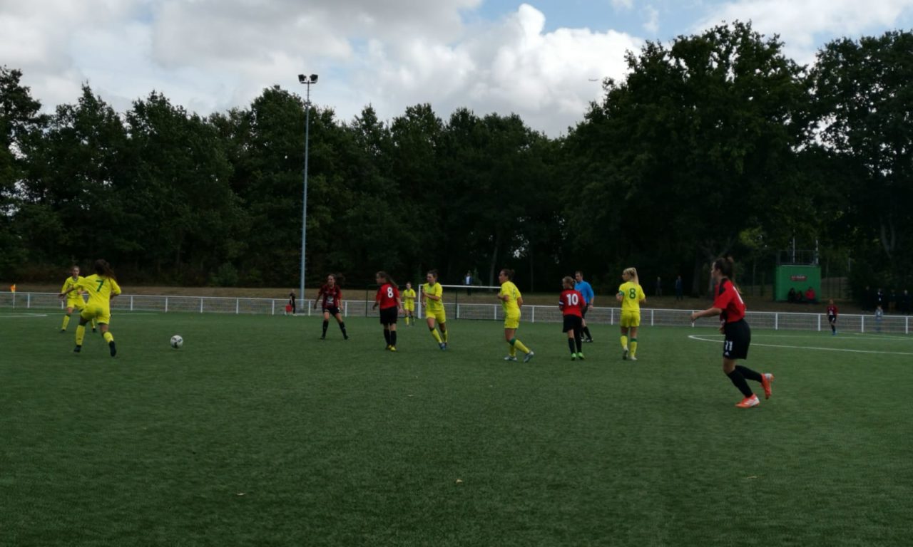 Les Nantaises du FC Nantes surclassent les Choletaises du SOC en championnat R2 féminine (4-0).