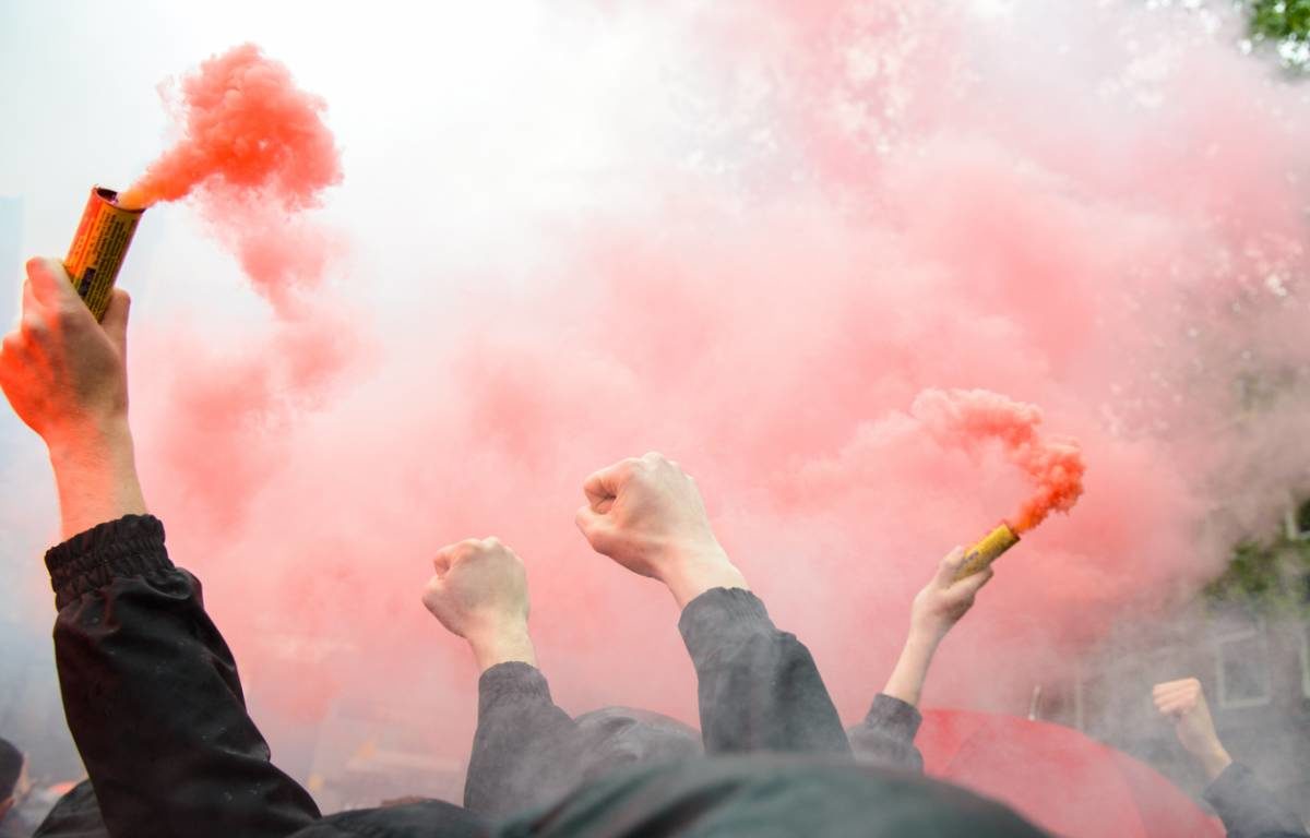 Football : tout sur l’utilisation des fumigènes.