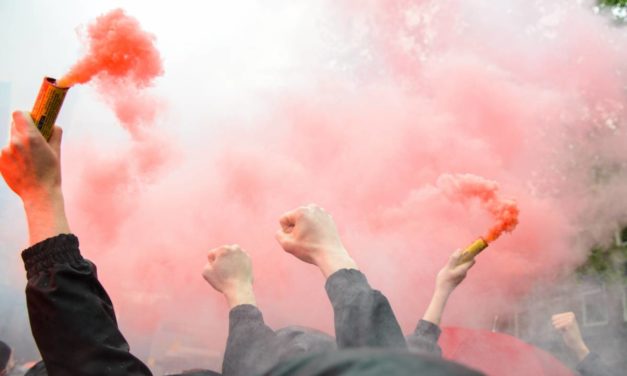 Football : tout sur l&rsquo;utilisation des fumigènes.