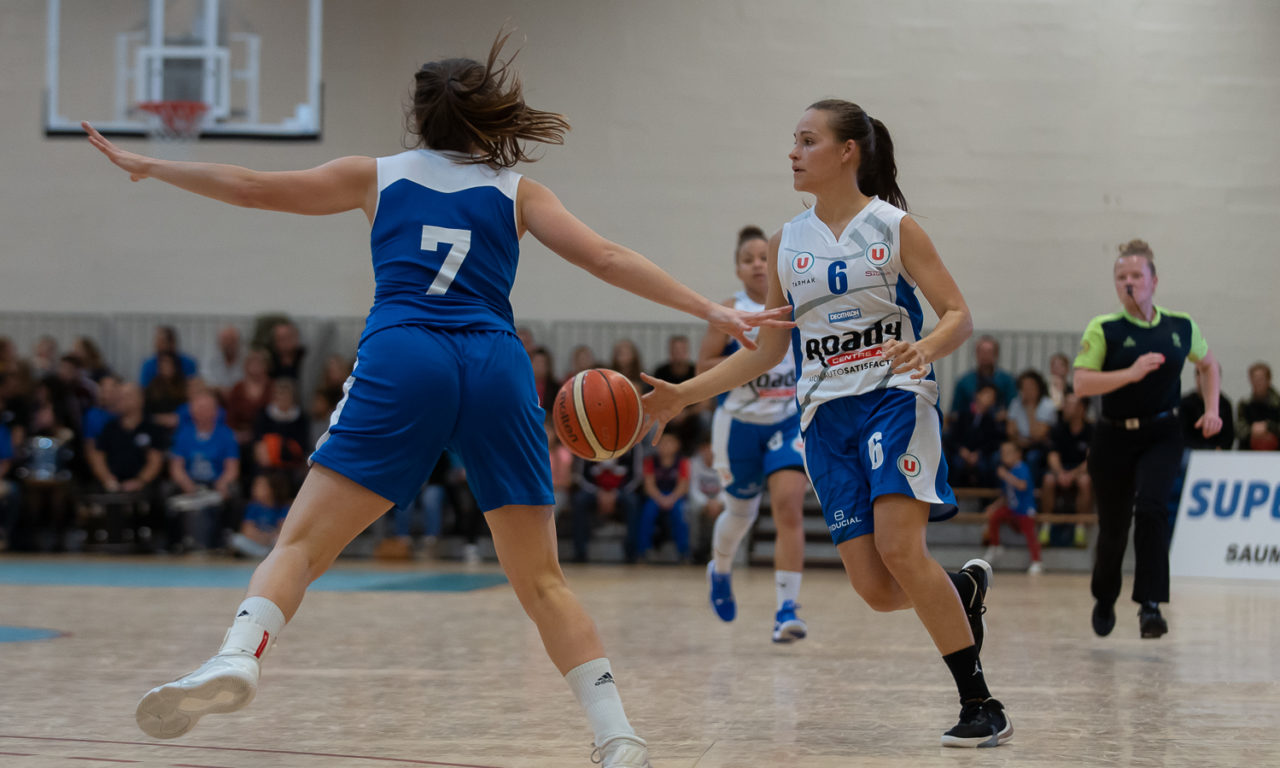 Les joueuses du Saumur Loire Basket 49 s’imposent sur le fil face au leader Basket Landes (57-56)