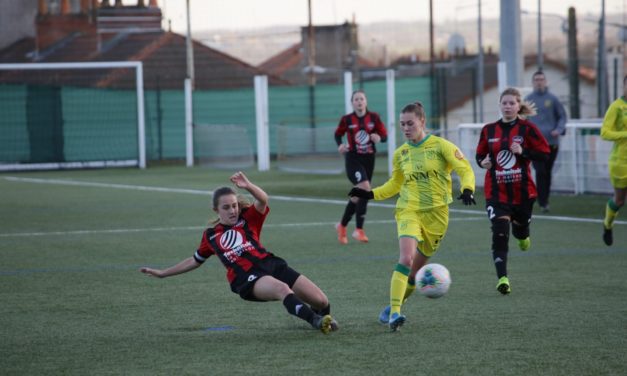 La joueuse du SOC, Morgane RIGOULAY, se plie au jeu des questions-réponses.