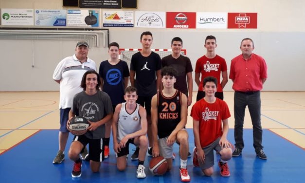 L’équipe masculine U17 de Mûrs-Érigné Basket Club, trop courte pour la région.