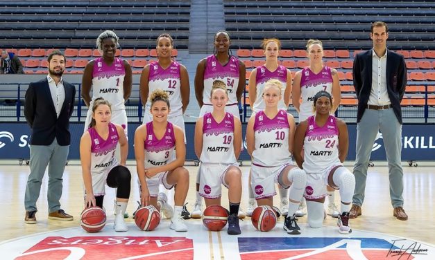 Christophe BÉCHU a remis la médaille de la Ville aux basketteuses de l’UFAB 49.