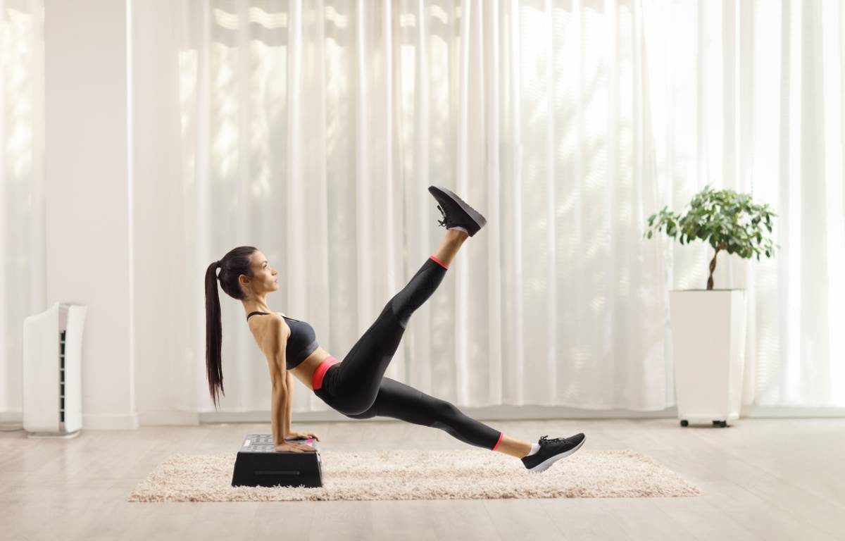 Cinq exercices de remise en forme à faire à la maison.