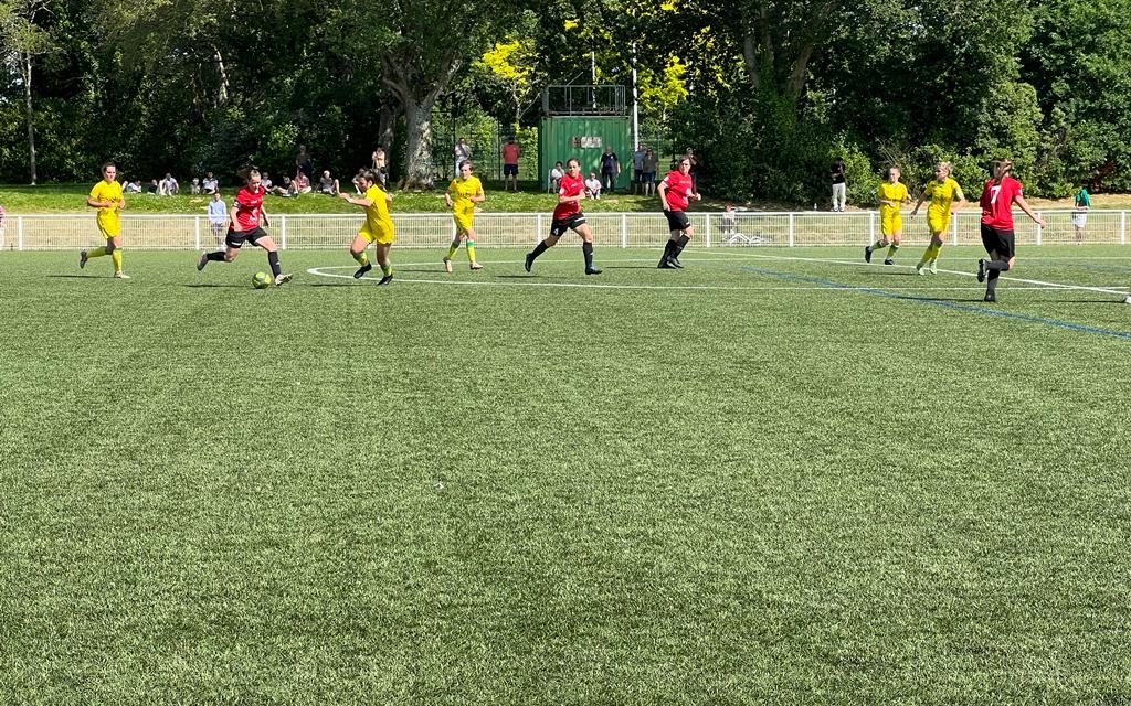 Les joueuses du SO Cholet clôturent leur saison par une lourde défaite face au FC Nantes (8-1).