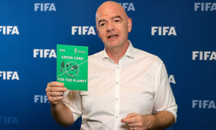 Le Président de la FIFA sort le carton vert pour la planète !