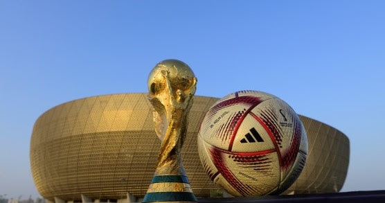 Présentation de “Al Hilm”, le ballon officiel du dernier carré de la Coupe du Monde au Qatar 2022.