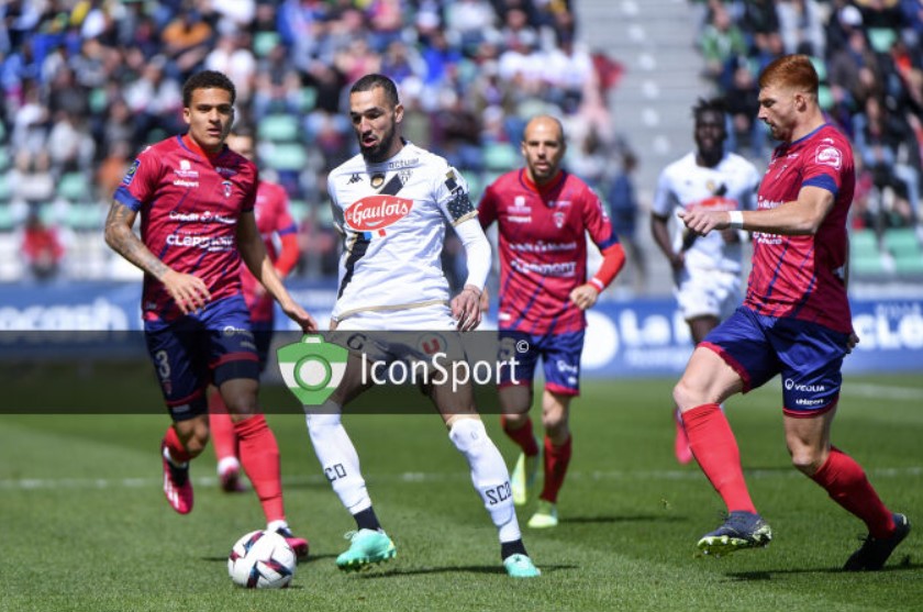 L1 (J31) : Angers SCO rechute à Clermont réduit à neuf en fin de match (2-1).