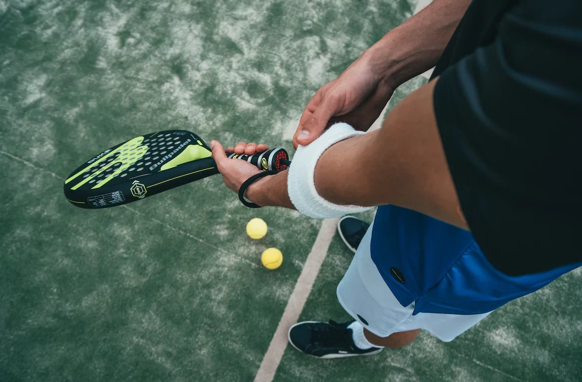 Qu’est-ce que le paddle tennis et comment remplace-t-il le tennis ?
