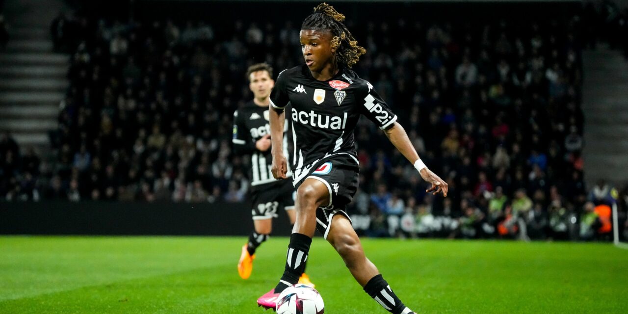 Angers SCO : Justin KALUMBA en pleine réflexion sur son avenir.