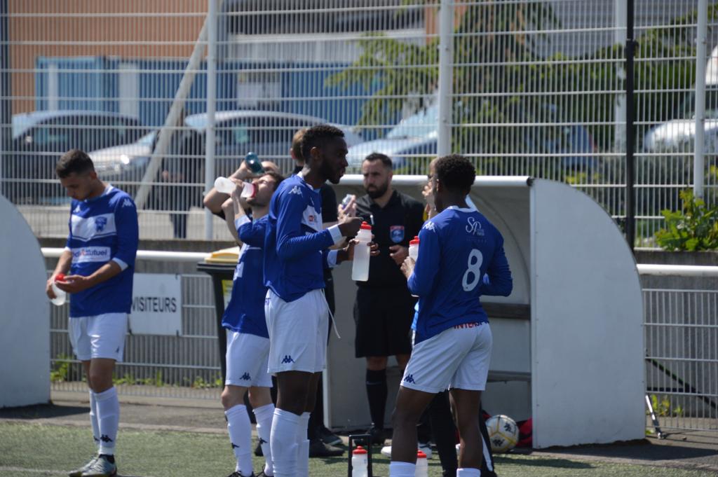 R3 (J20) : Le leader angevin fait la différence en première période face à Louverné.