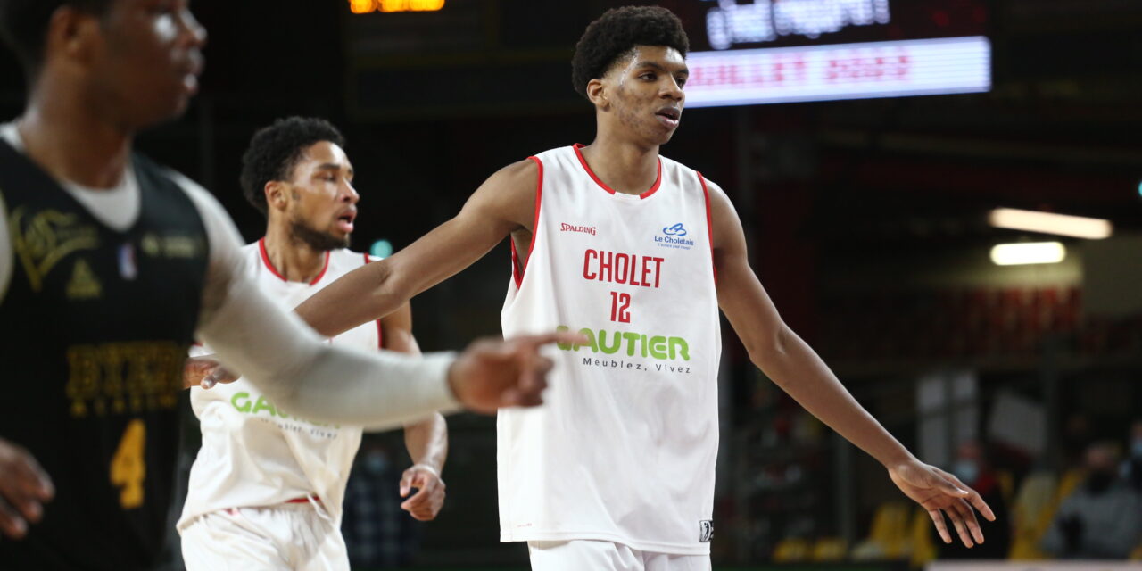 Lucas Dufeal signe son premier contrat pro avec Cholet Basket
