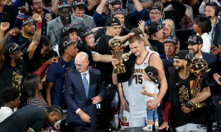 Les Denver Nuggets remportent le premier titre NBA de leur histoire avec Nikola Jokic MVP des Finales