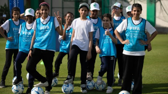 L’Arabie saoudite poursuit sa mue grâce à Football for Schools.