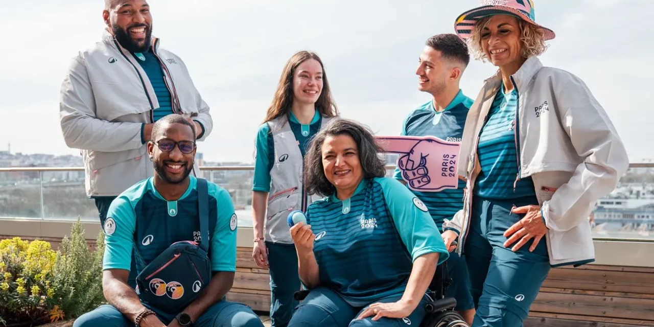 La distribution des tenues pour les volontaires des JO 2024 a commencé !