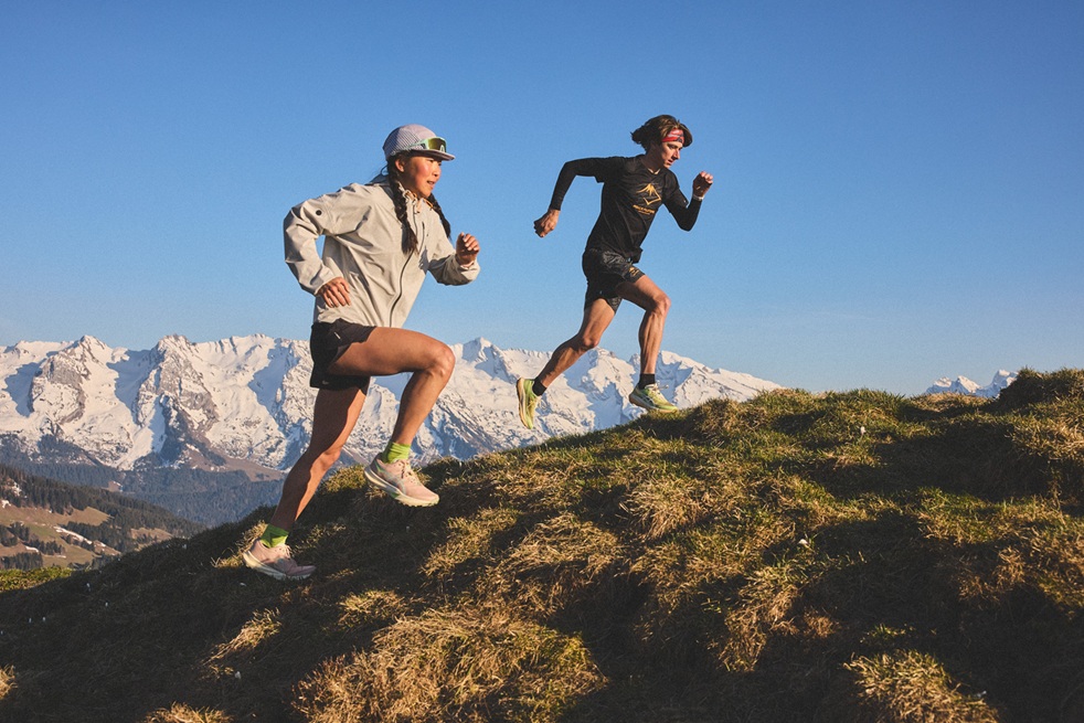 ASICS PRÉSENTE LES NOUVELLES FUJI LITE 6 ET FUJISPEED 4, CONÇUES POUR MAÎTRISER LES SENTIERS AVEC CONFORT ET VITESSE.