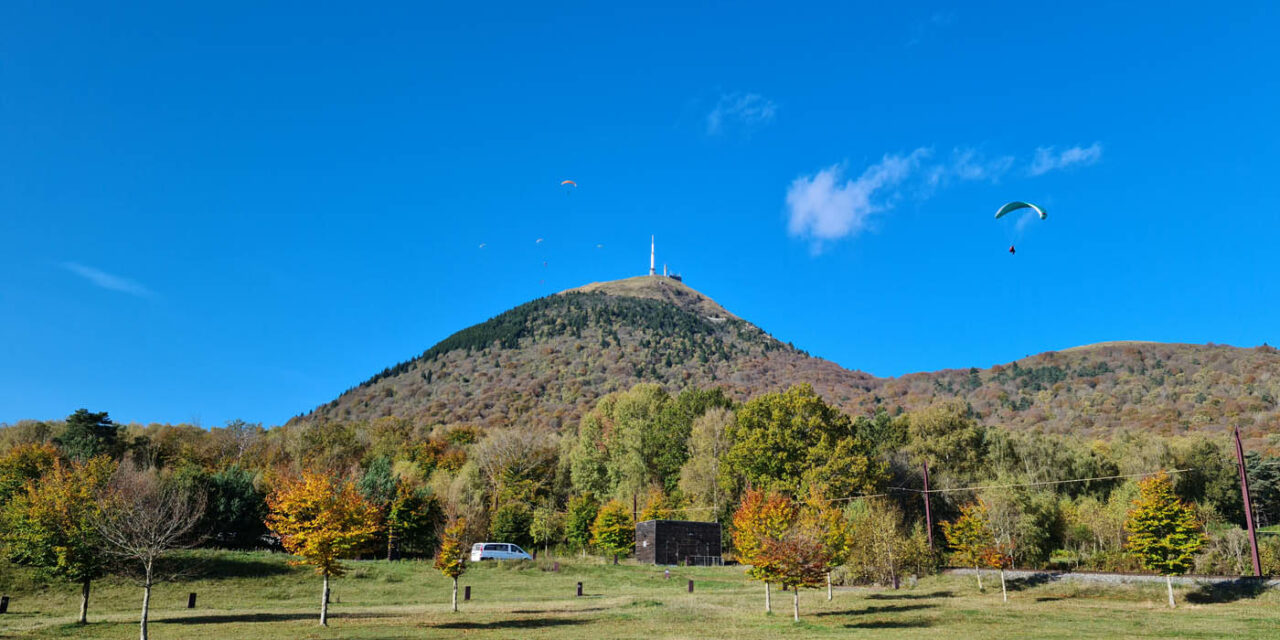 Comment se préparer à un vol en parapente au Puy de Dôme ? Conseils et astuces.