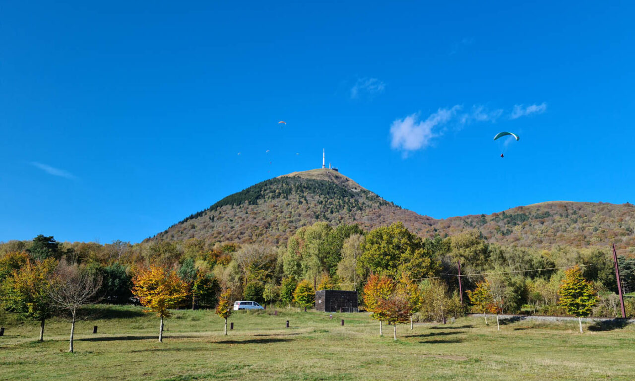 Comment se préparer à un vol en parapente au Puy de Dôme ? Conseils et astuces.