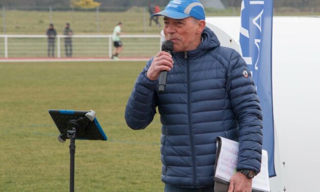 Alain DOHIN, la voix du semi-marathon de Beaufort-en-Anjou.
