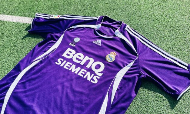 Maillot de foot rétro : une pièce intemporelle à ajouter à votre dressing.