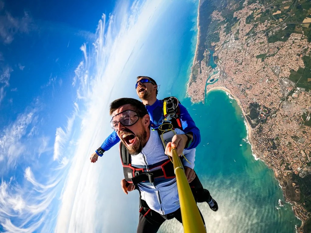 Pourquoi les Ligériens filent aux Sables d’Olonne pour sauter en parachute ?
