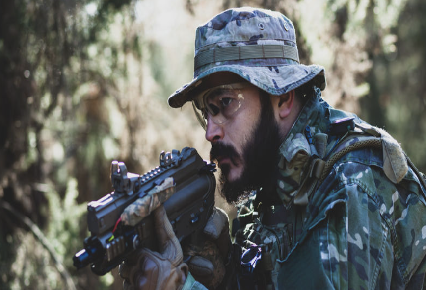 Les répliques airsoft : types, usages, critères de choix, sécurité, pratique sportive/loisir !