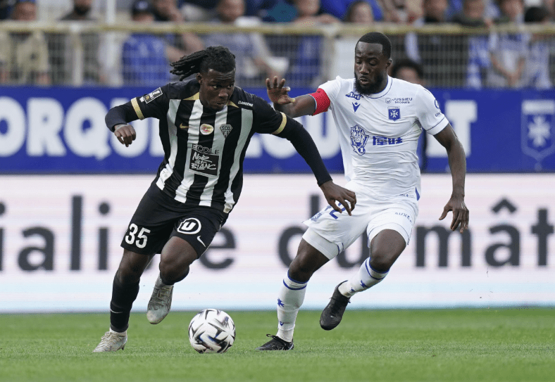 L1 (J32) : Angers poursuit sa série sans victoire à Auxerre et attendra pour valider son maintien…