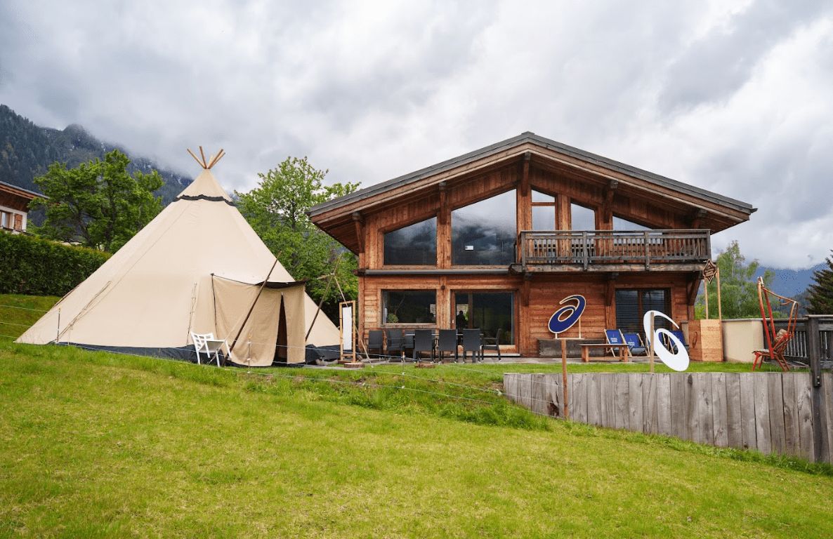 ASICS Trail inaugure son premier basecamp dans les Alpes