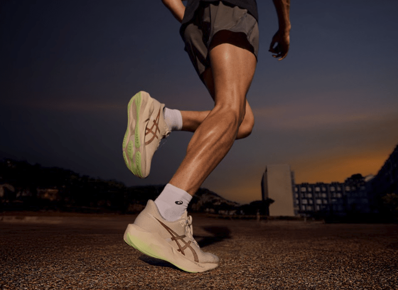 ASICS dévoile la NOVABLAST 6, un concentré d&rsquo;énergie au service de la course !