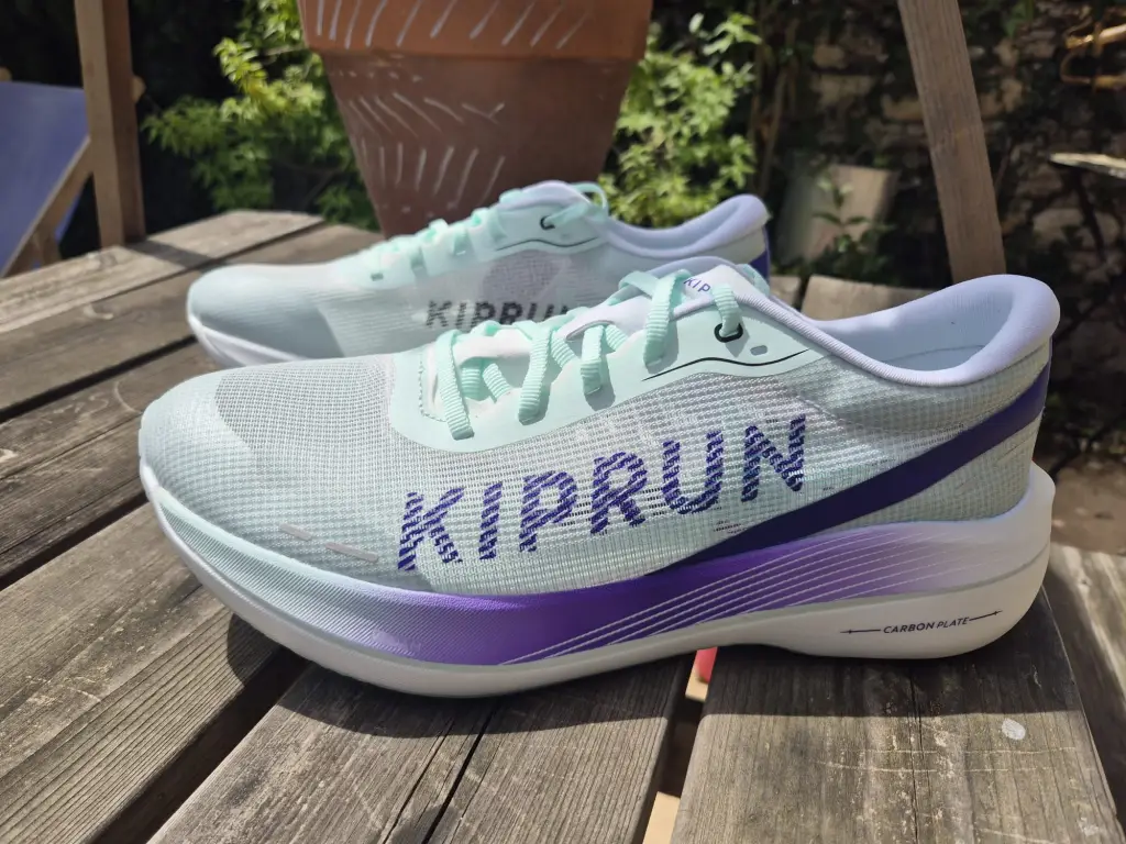 La Kiprun KD900X.2, une chaussure de haut rendement avec plaque en carbone et un excellent rapport qualité/prix !