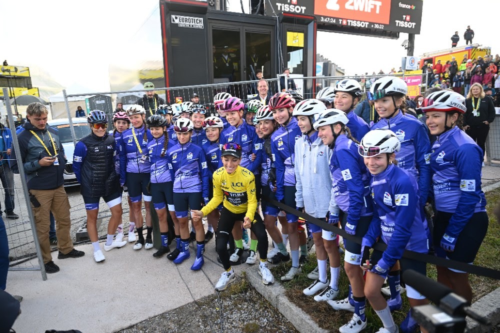 « Elles arrivent ! » : Quelques heures avant les championnes, elles écriront les premières lignes de leur propre histoire.